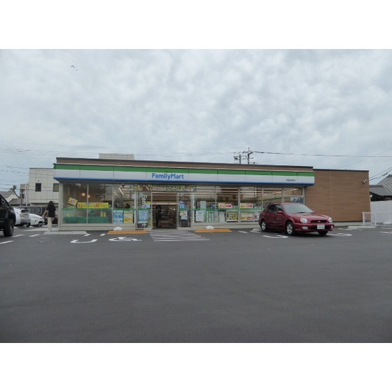 コンビニ　ファミリーマート（コンビニ）まで450m