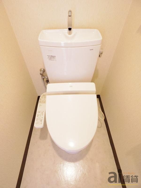 西武池袋線 東久留米駅 徒歩13分 3階建 築39年のトイレ写真