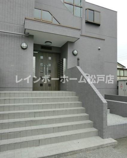 エントランス　建物の内部です