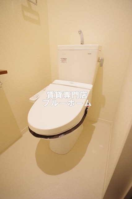 地下鉄四つ橋線 玉出駅 徒歩6分 3階建 築8年のトイレ写真