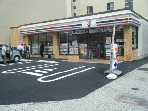 コンビニ　セブンイレブン 名古屋錦2長者町通店（コンビニ）まで61m