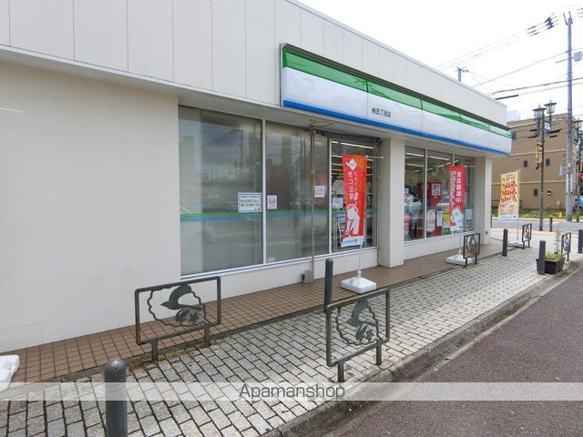 コンビニ　ファミリーマート（コンビニ）まで252m