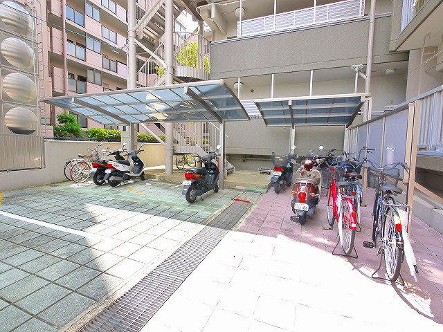 その他共有部分　ゆったりとした駐輪スペースです