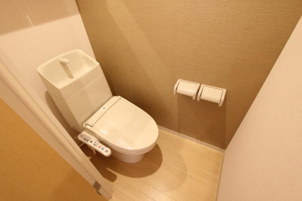 トイレ　温水シャワー付きトイレです
