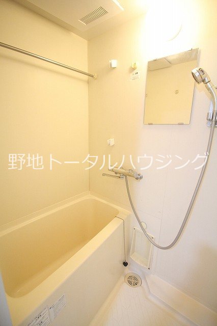 東急田園都市線 三軒茶屋駅 徒歩10分 2階建 築23年の風呂写真