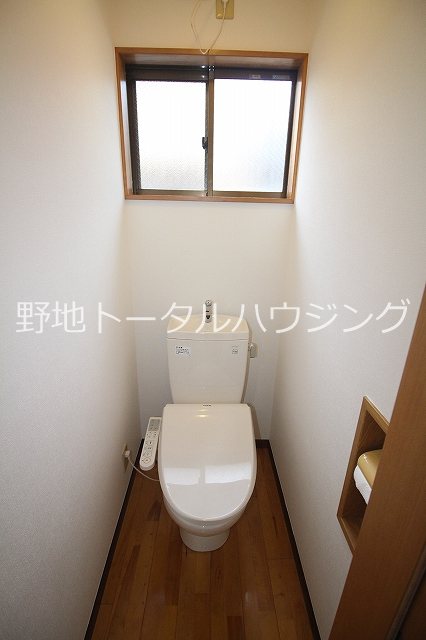 東急田園都市線 三軒茶屋駅 徒歩10分 2階建 築23年のトイレ写真