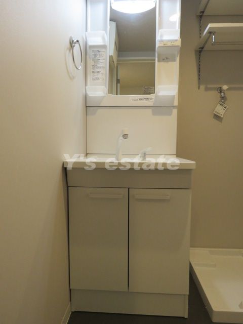洗面設備　この写真の反転タイプです。