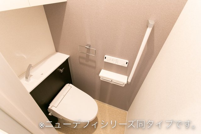 ＪＲ青梅線 羽村駅 徒歩4分 2階建 新築のトイレ写真