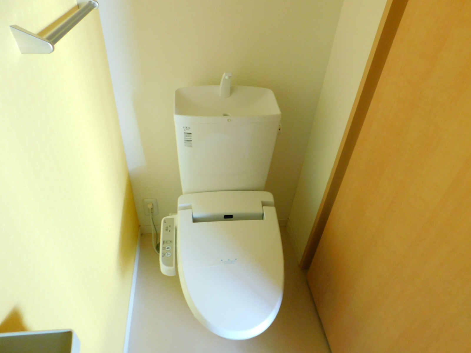 ＪＲ予讃線 伊予西条駅 徒歩19分 2階建 築13年のトイレ写真