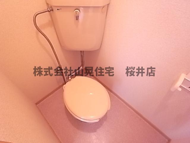 近鉄大阪線 耳成駅 徒歩7分 2階建 築38年のトイレ写真