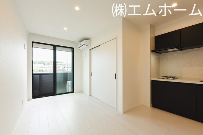 居室・リビング　LDK10.5帖　システムキッチン付　　同型写真