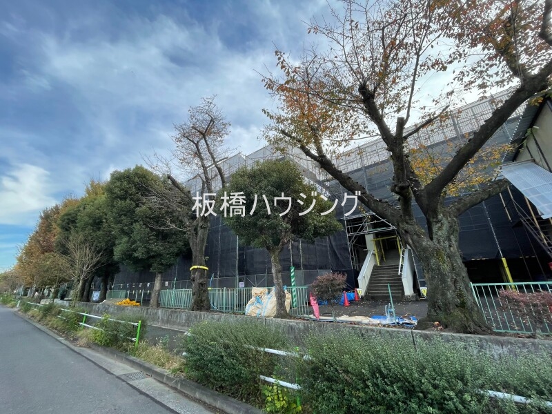中学校　板橋区立高島第三中学校（中学校）まで1473m