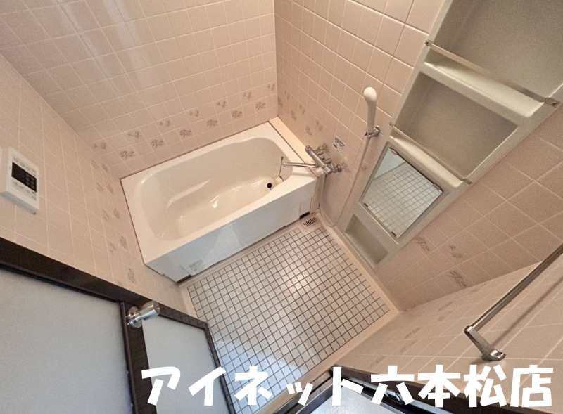バス・シャワールーム　一日の疲れを癒しましょう。