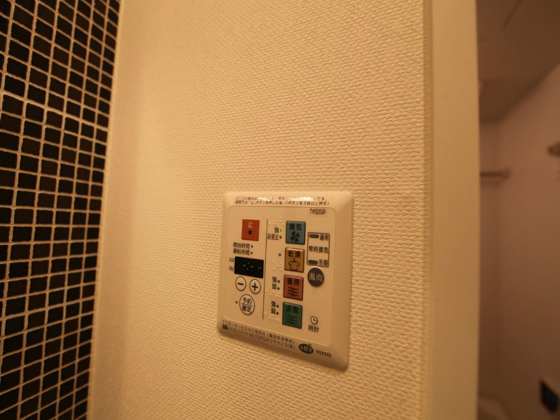 その他設備　浴室暖房乾燥機付き