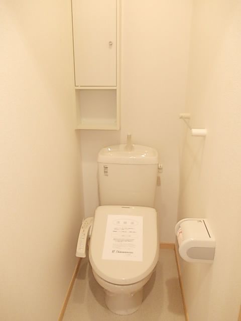 ＪＲ八戸線 長苗代駅 徒歩13分 2階建 築15年のトイレ写真