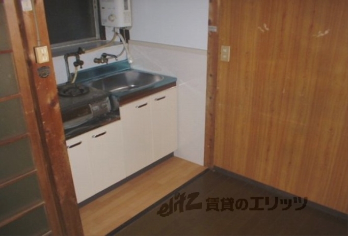 ＪＲ奈良線 ＪＲ小倉駅 徒歩9分 2階建 築51年のキッチン写真
