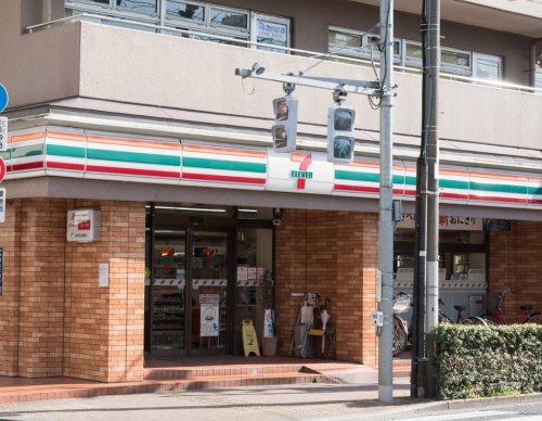 コンビニ　セブンイレブン 武蔵野郵便局前店（コンビニ）まで402m