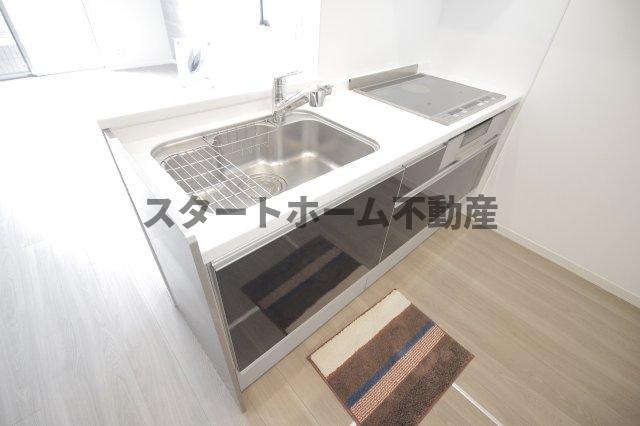キッチン　コンパクトなキッチンで掃除もラクラク