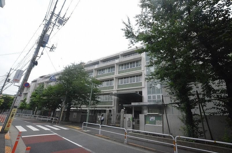 小学校　伊藤学園（小学校）まで713m