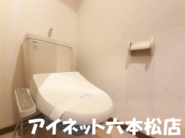 トイレ　清潔感のある空間です。