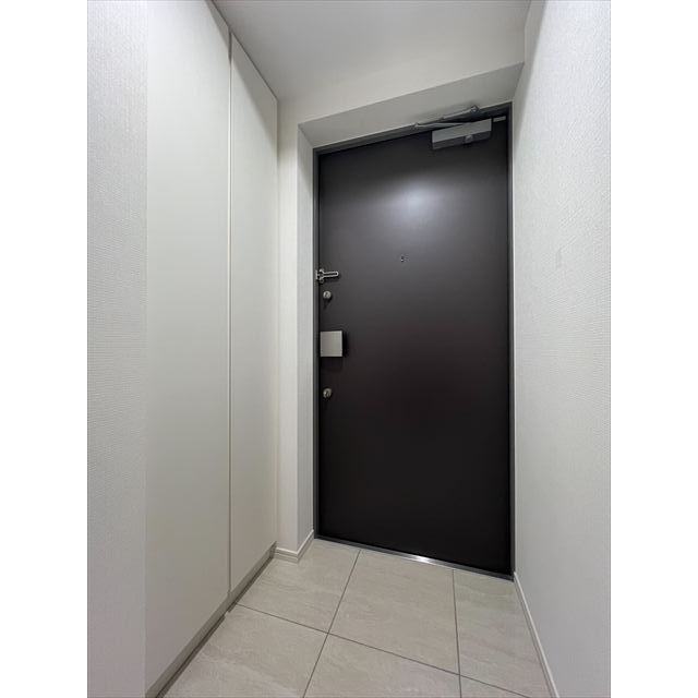 玄関　※写真は０４０２号室