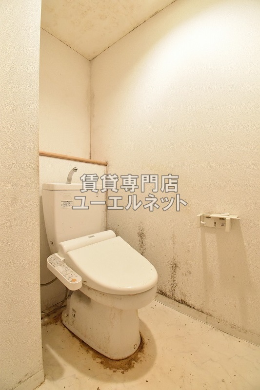 トイレ　温水洗浄便座付き