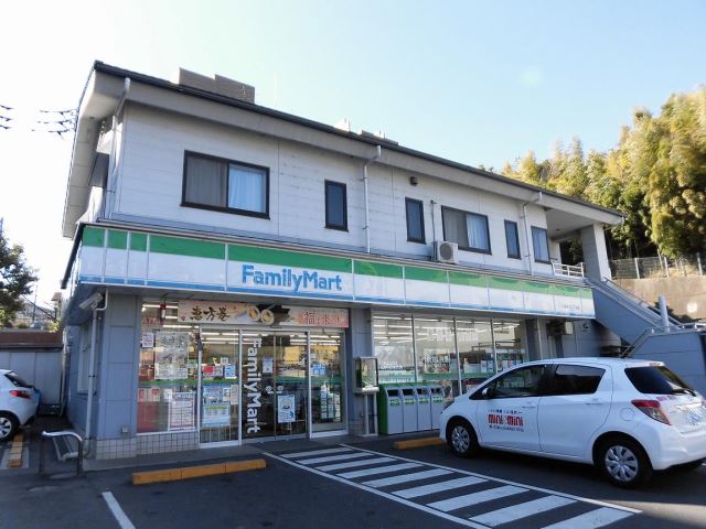 コンビニ　ファミリーマート（コンビニ）まで220m