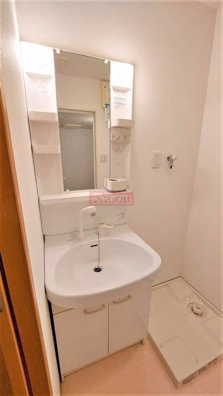洗面設備　反転タイプの参考写真／同建物参考写真