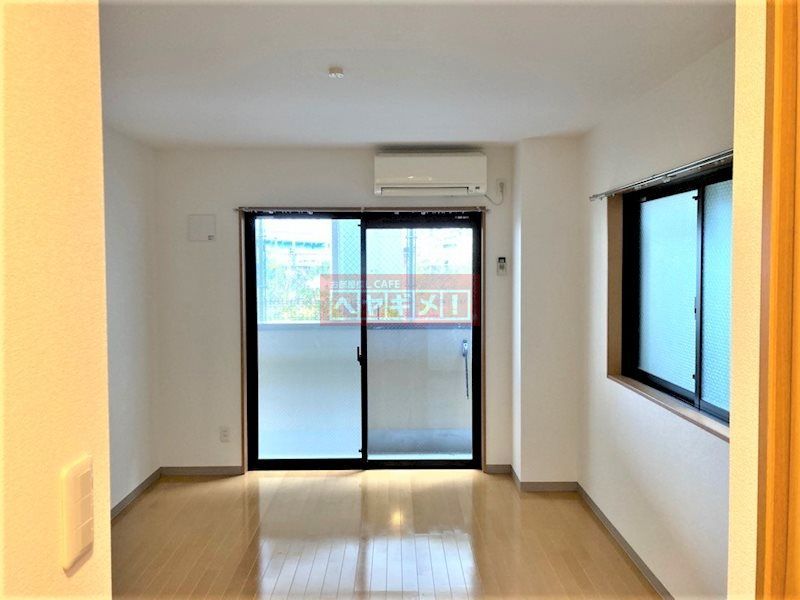 居室・リビング　反転タイプの参考写真／同建物参考写真