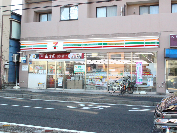 コンビニ　セブンイレブン（コンビニ）まで471m