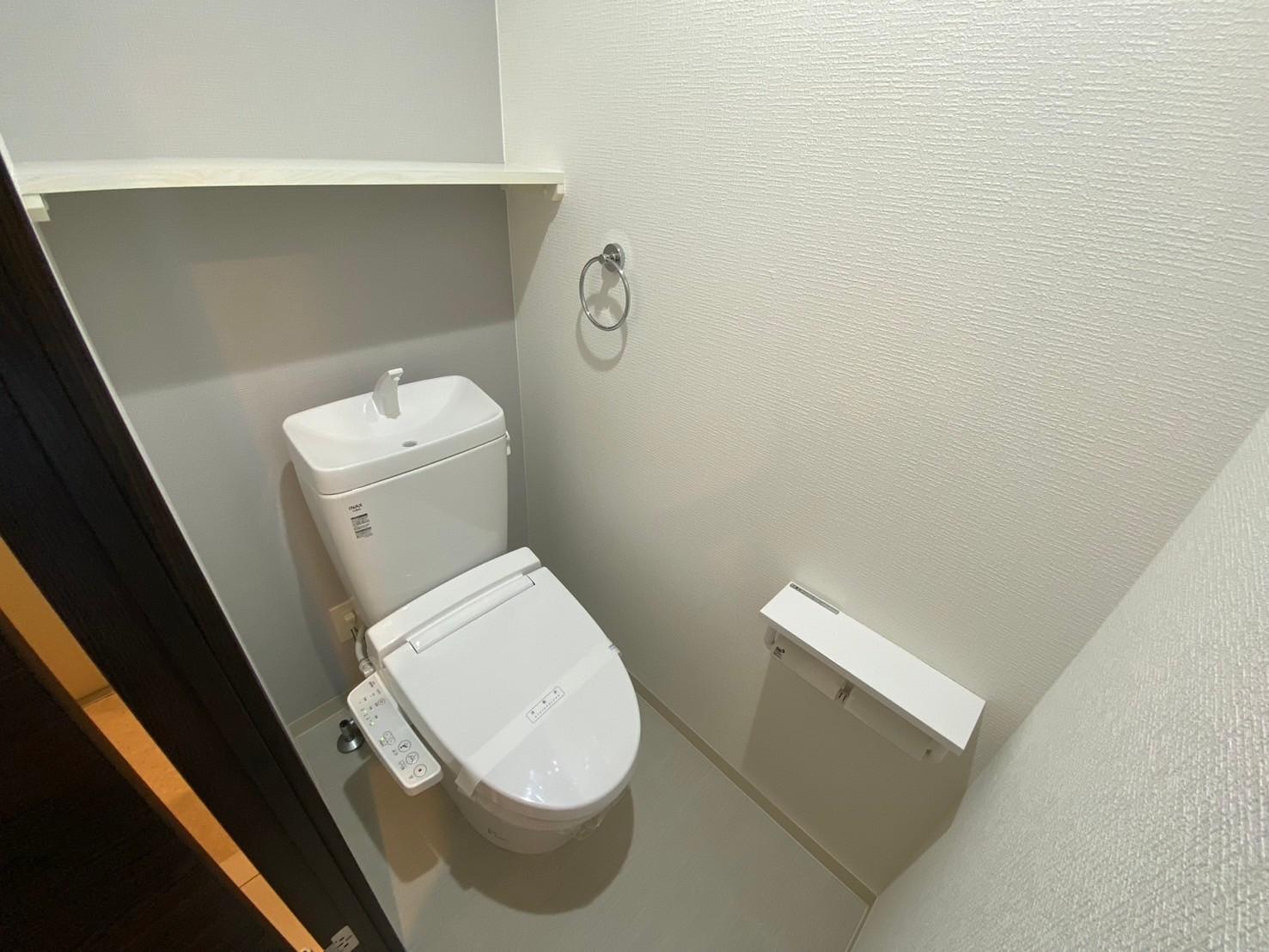 トイレ　温水洗浄便座付きのトイレです