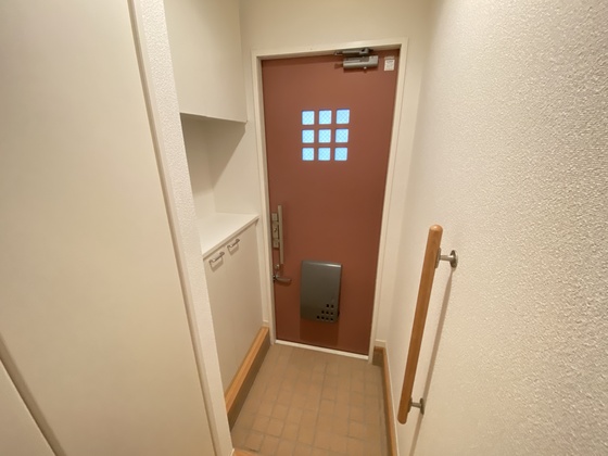 玄関　※別号室の写真です