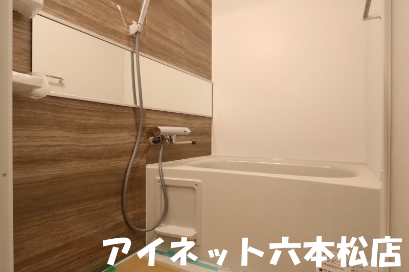バス・シャワールーム　一日の疲れを癒しましょう。