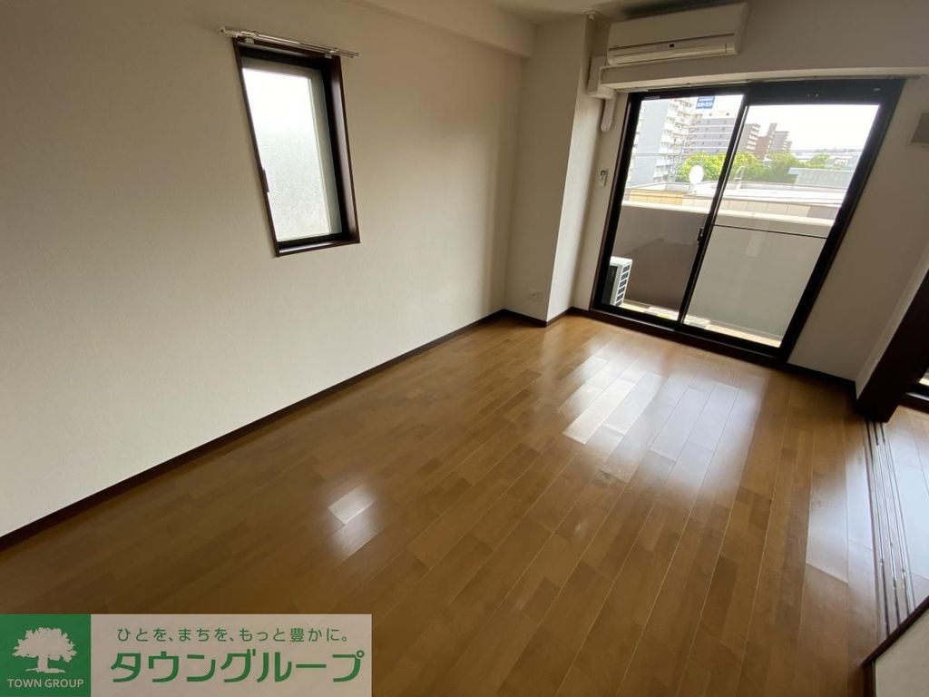 KIRAKUマンションの居間写真