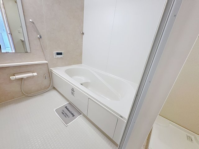 バス・シャワールーム　掲載写真は同型モデルを掲載しており実際のお部屋と仕様等が異な