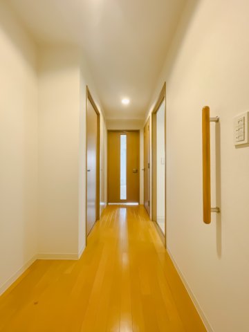 玄関　※画像は反転タイプの間取りのものです。