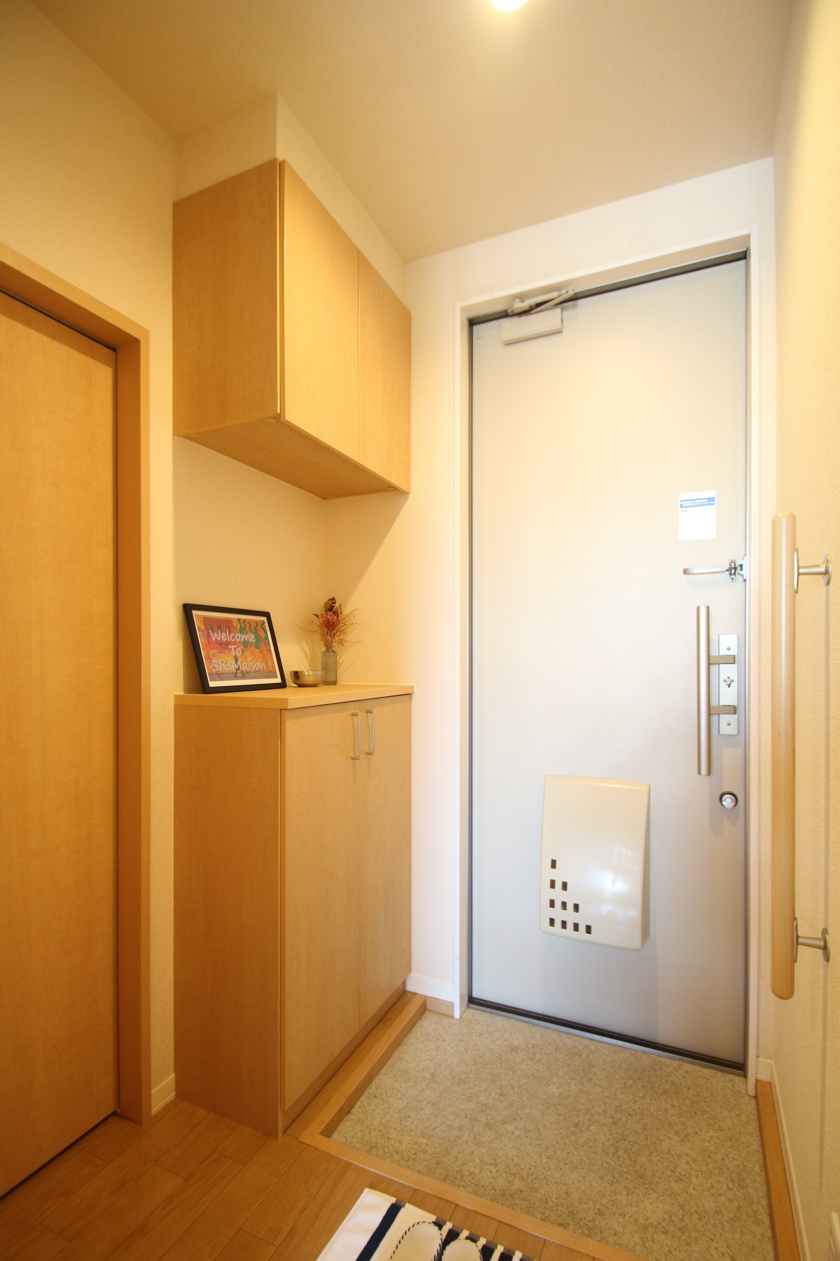 玄関　上下二段の下駄箱がある広い玄関♪