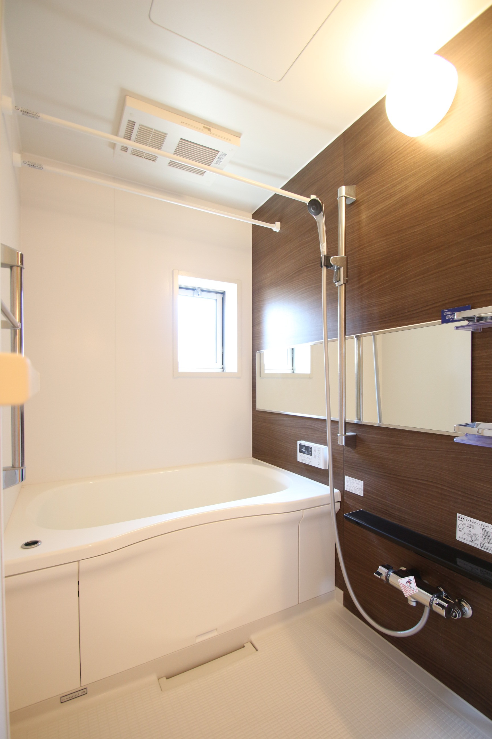 バス・シャワールーム　１Ｋとは思えない高級感ある浴室。追焚オートバス♪