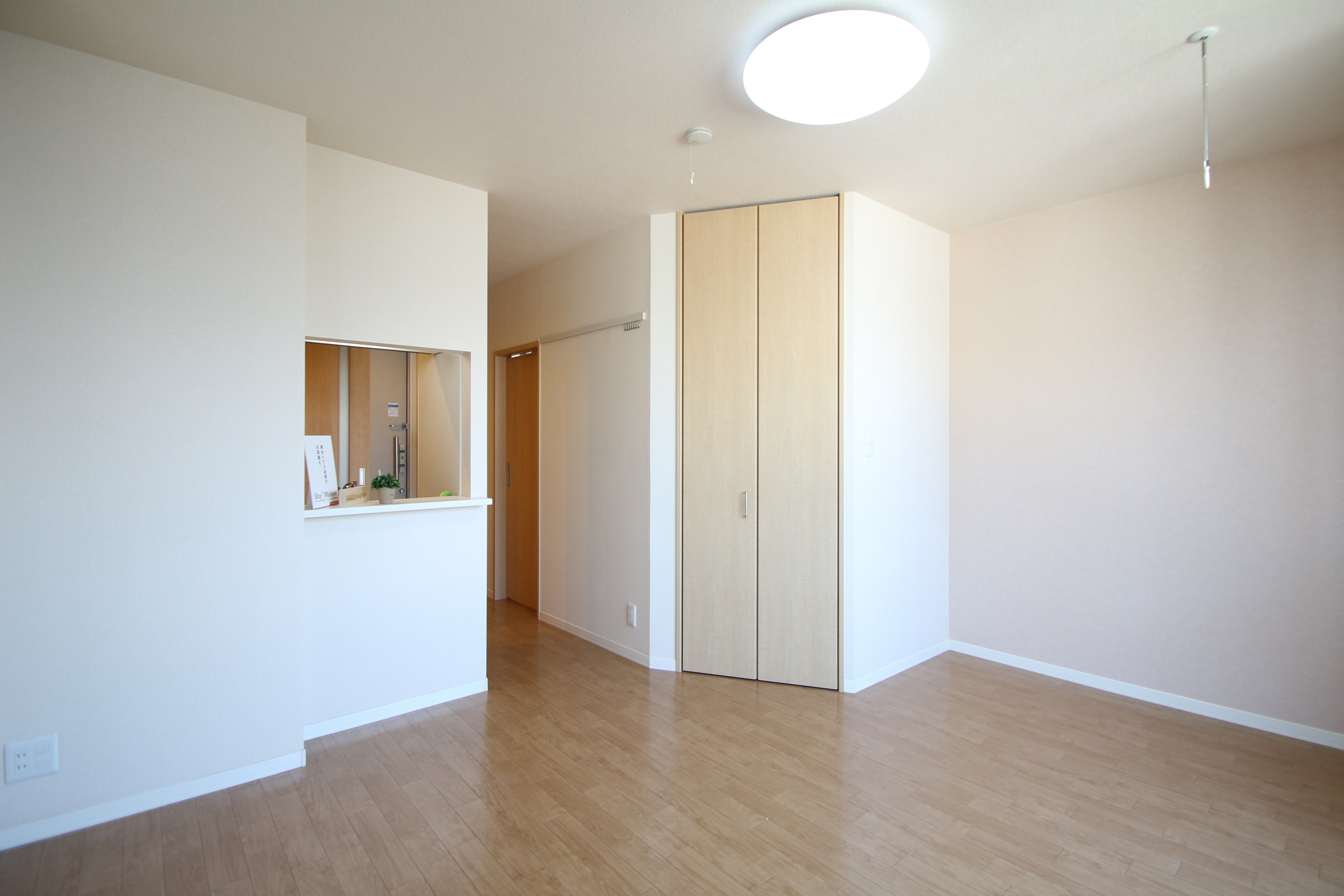 居室・リビング　人気の対面キッチンとＷＩＣのあるお部屋です。