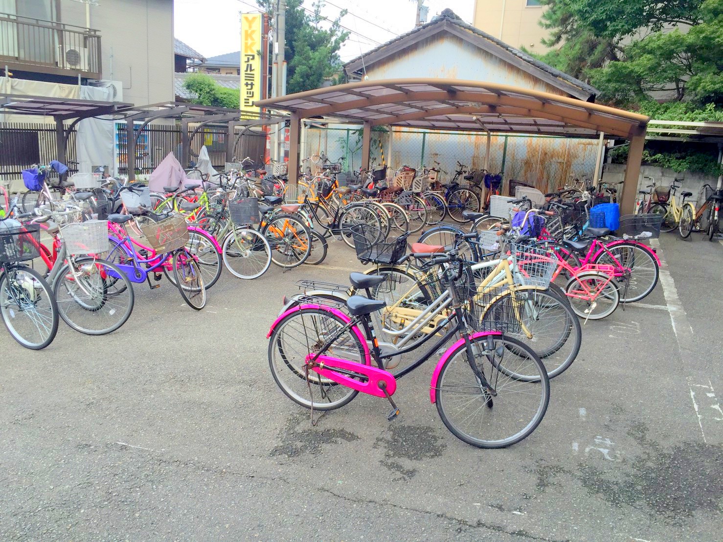 【大阪市平野区加美正覚寺のマンションの駐車場】