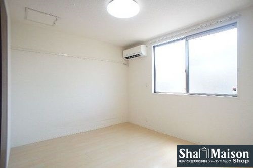 その他部屋・スペース　画鋲や釘を使わずに、ちょっとした物かけに大変便利な化粧幕板付