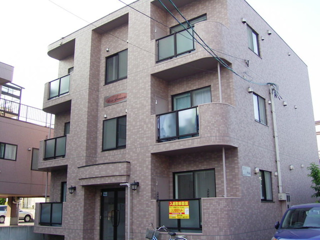 札幌市西区山の手一条のマンションの建物外観