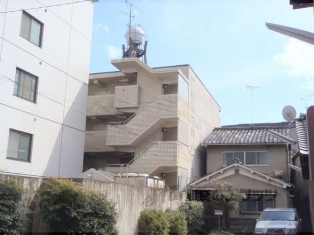 京都市伏見区肥後町のマンションの建物外観