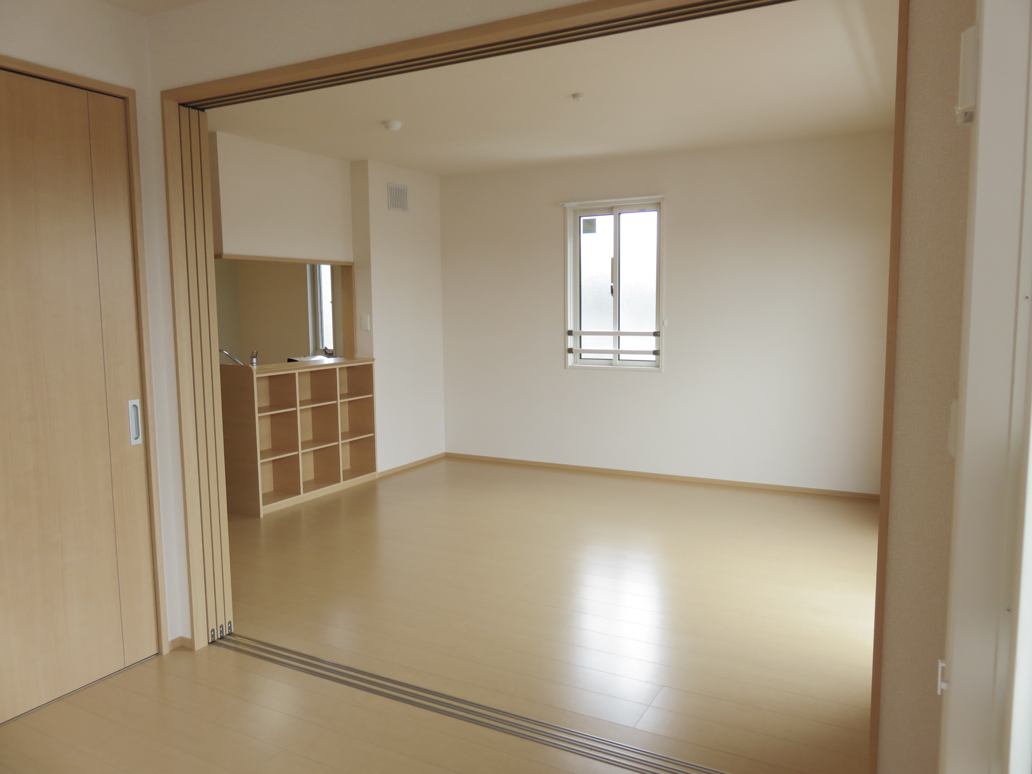 居室・リビング　13.25帖の広々としたリビング