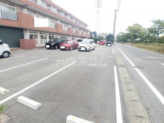 【マンションセンチュリーの駐車場】