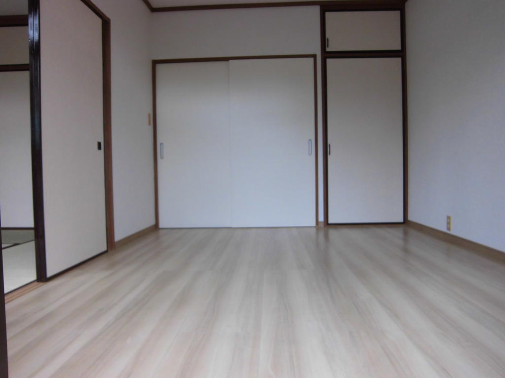 シティハイムサンポートの居間写真