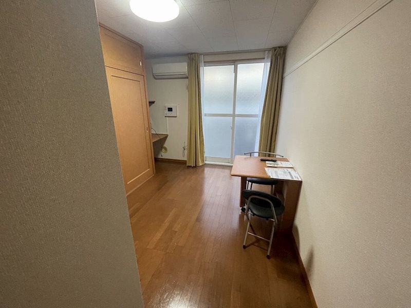 居室・リビング　エアコン付きです。