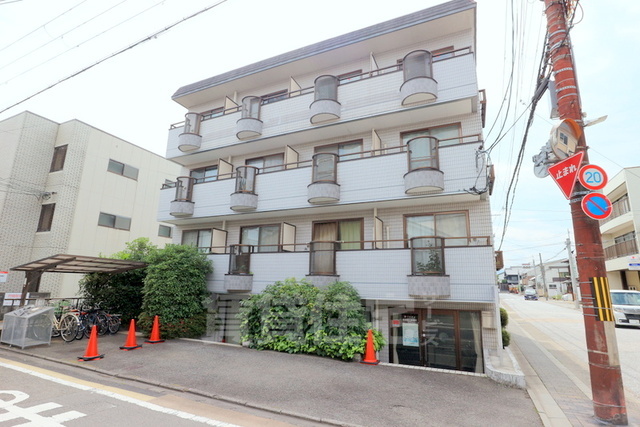 京都市伏見区新町１丁目のマンションの建物外観