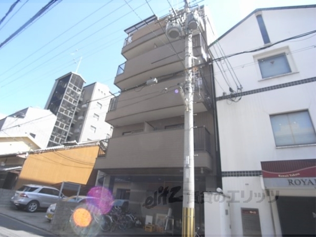京都市下京区矢田町のマンションの建物外観