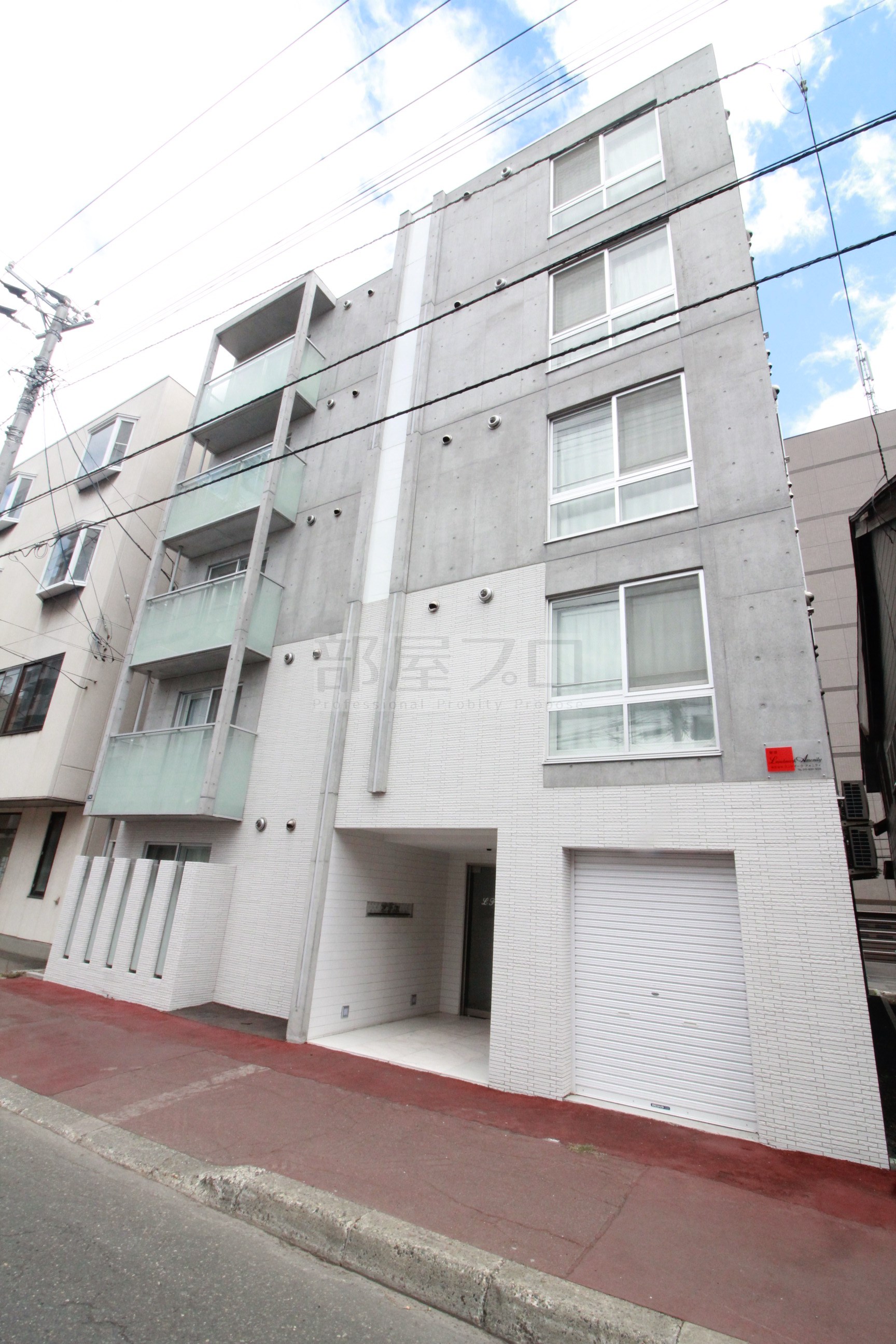 札幌市白石区菊水二条のマンションの建物外観